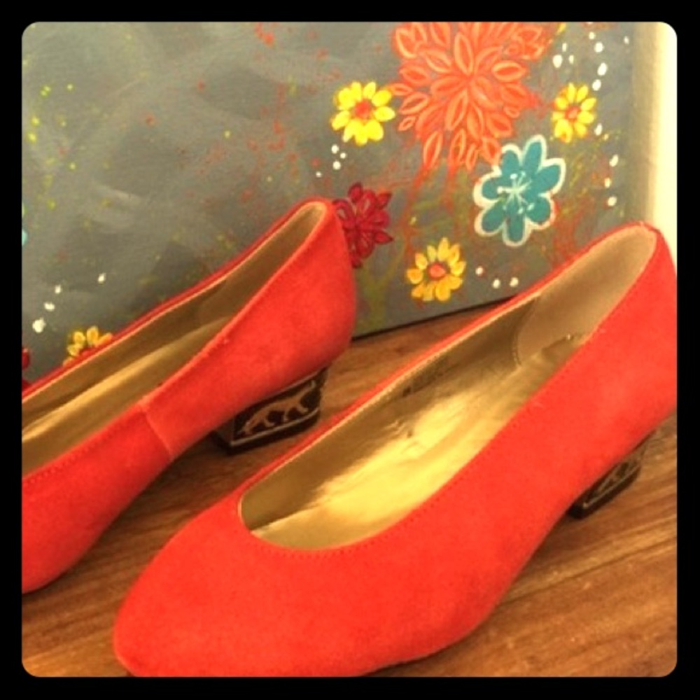 Deena & Ozzy red panther low heel pumps